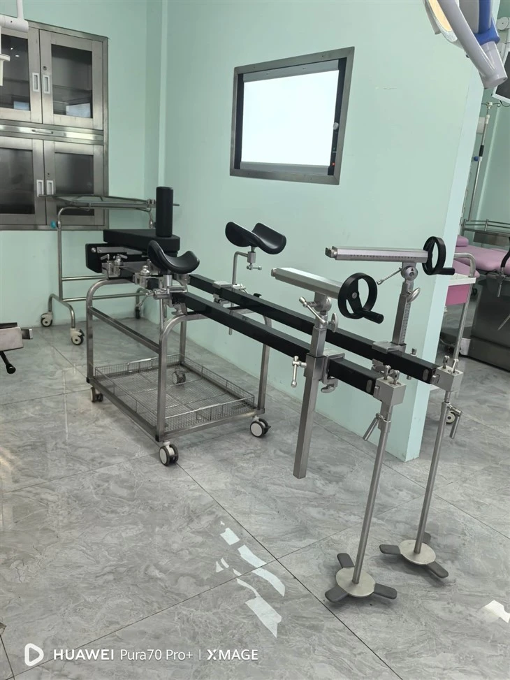 Ultra Low Electric Hydraulic OT Table suppliers